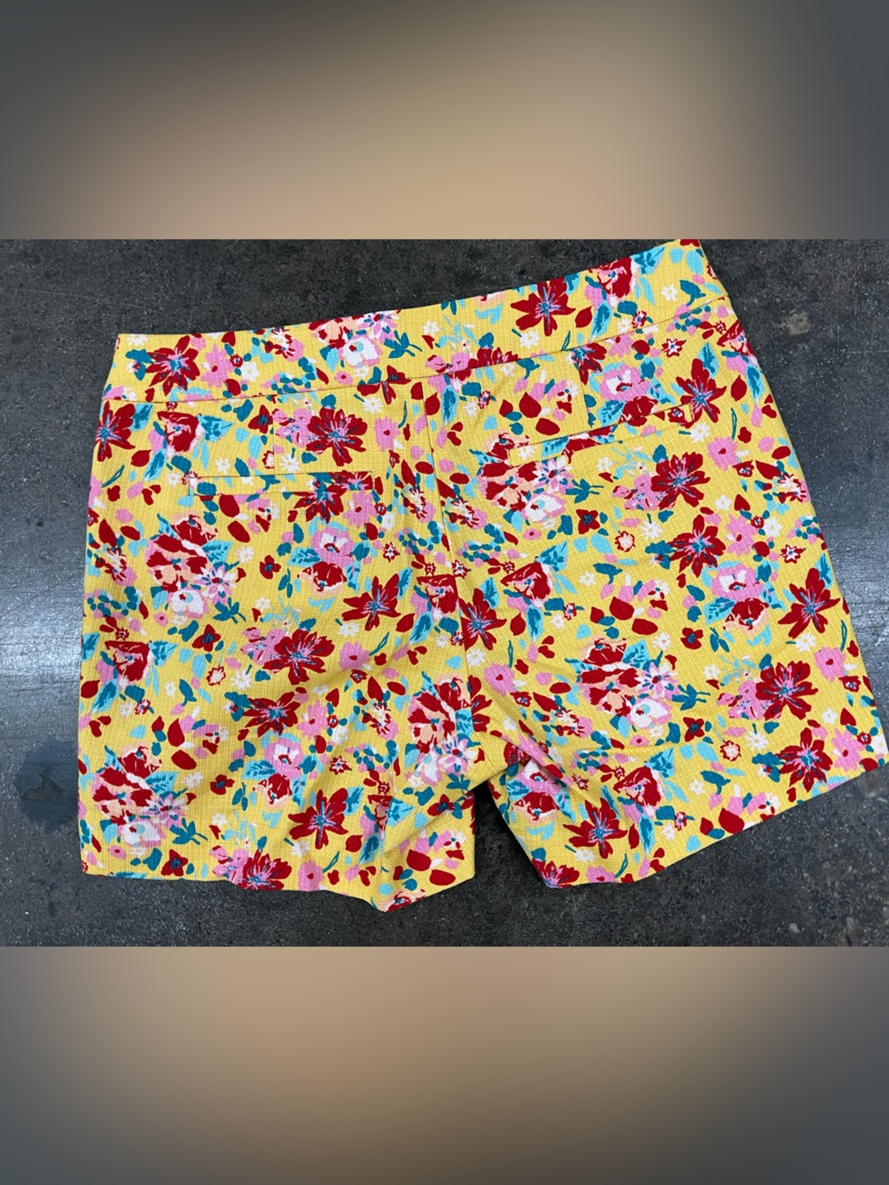 j CrewWomen’s Yellow Floral Summer Shorts Size 2 - Picture 2 of 6